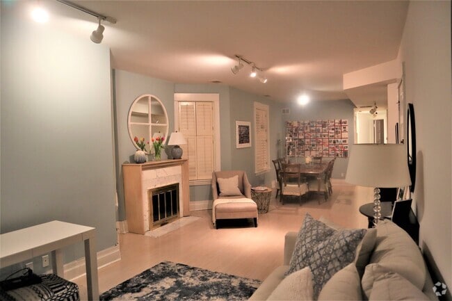 Building Photo - 1129 W Oakdale Ave Unit 2 Rental