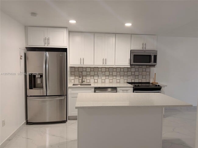 Photo - 7000 NW 17th St Unidad 320