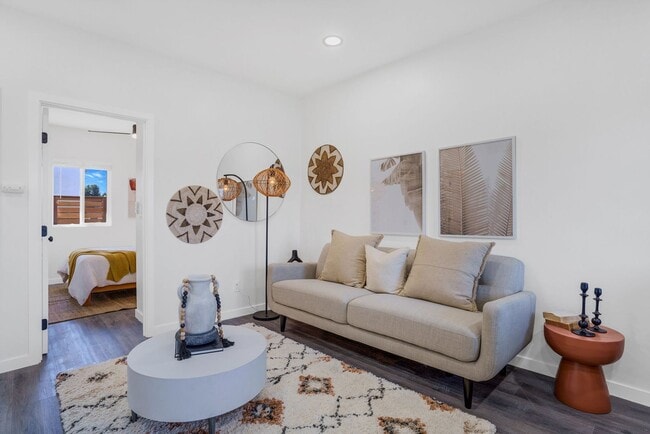 Photo - Beautiful Renovated 2 Bed/1 Bath with Yard Unit 4955