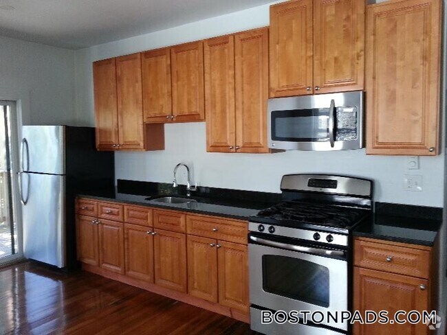 Building Photo - 27 Buttonwood St Rental
