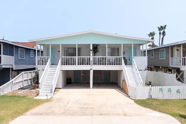 Building Photo - 210 W Gardenia St Rental