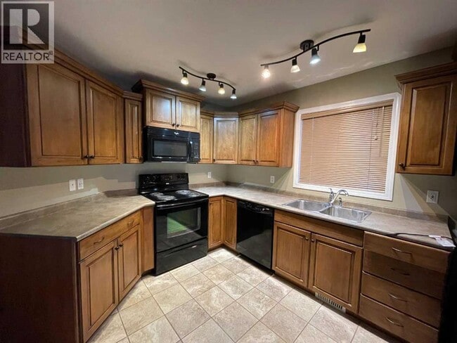 Photo - 4818-4818 18 St