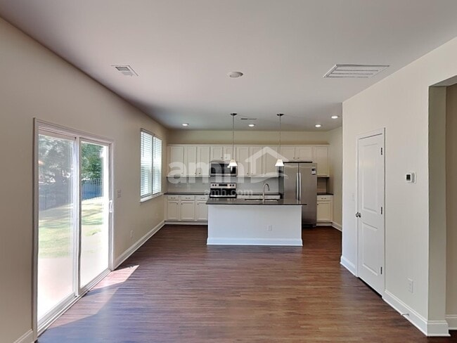 Photo - 544 Rivermist Dr