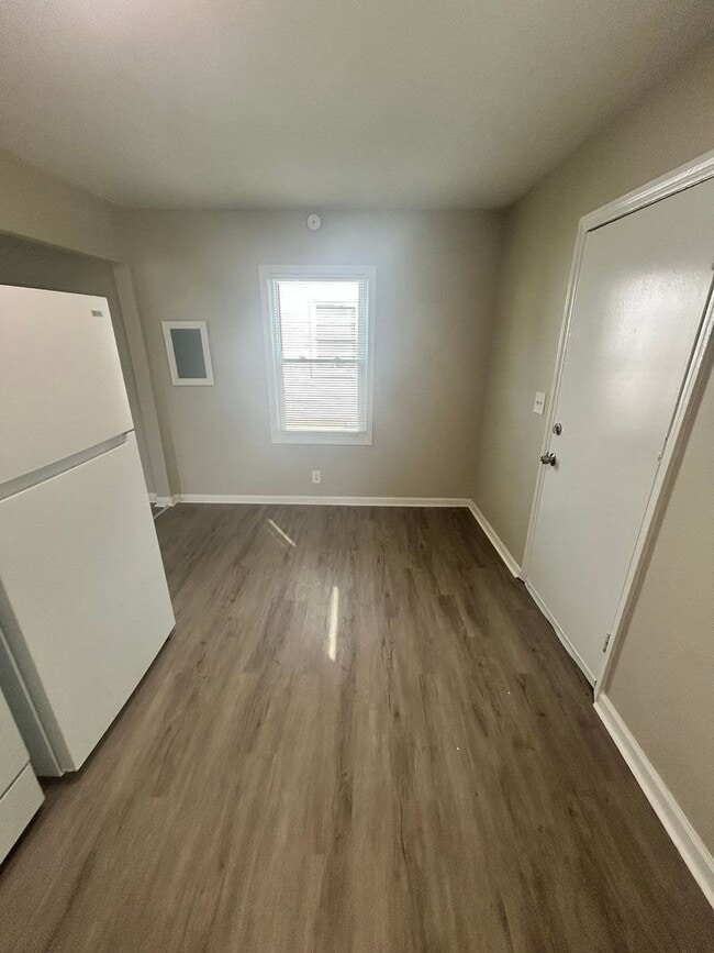 Photo - 2 Bedroom 1 Bath Just Renovated with New A...