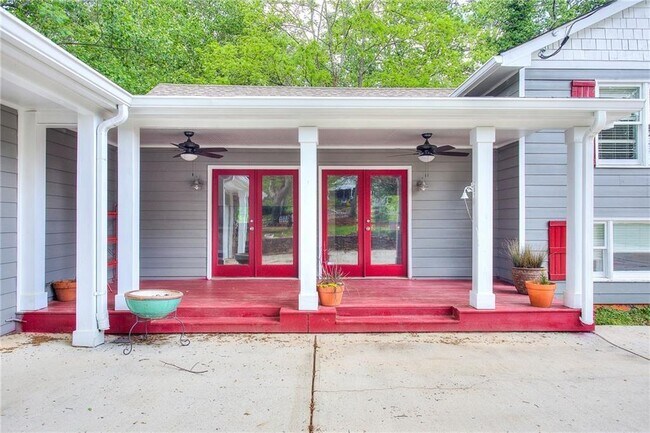 Photo - 2067 Brockett Rd