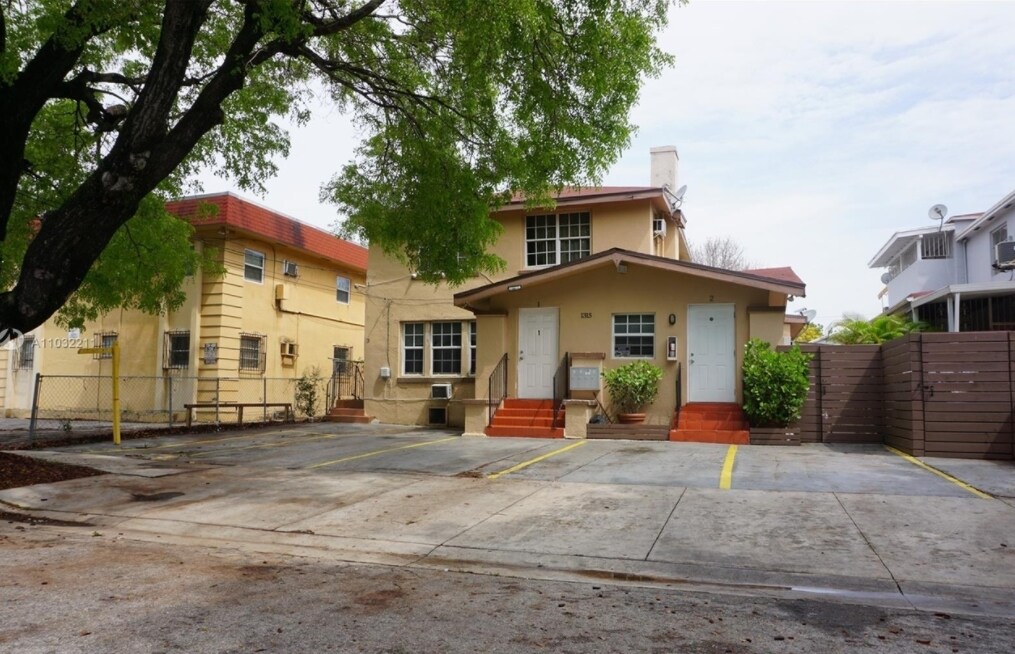 Building Photo - 1315 SW 3rd St Apartments