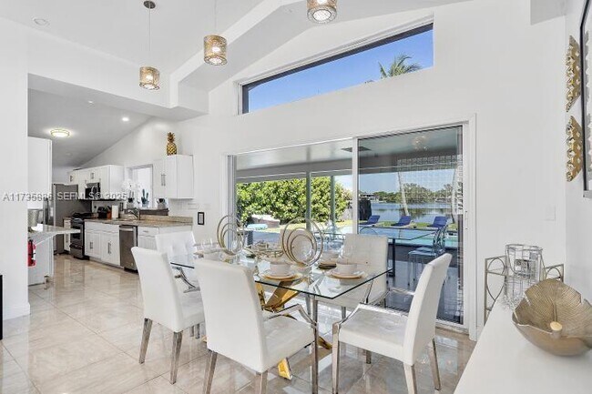 Photo - 2541 NE 195th St