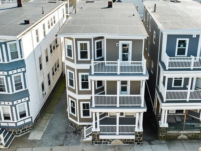 Building Photo - 11 Woodlawn St Unit #1 Rental
