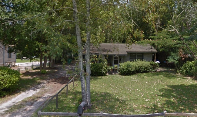 Building Photo - TWO BEDROOM, ONE BATH HOME