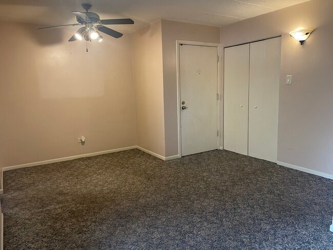 Photo - 4945 Regal Dr Unit 213