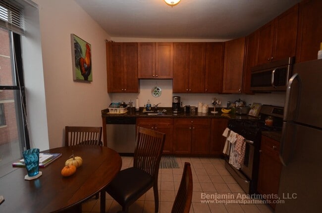 Building Photo - 878 Huntington Ave Unit 2