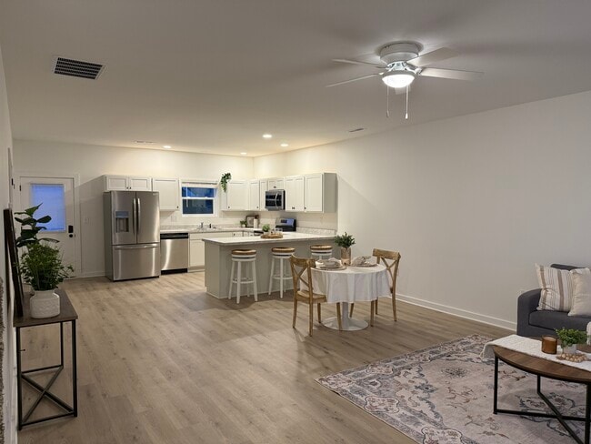 Photo - 4815 Cornell St