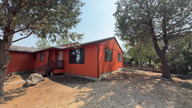 Photo - 3 Bedroom / 2 Bathroom Home in NE Bend.