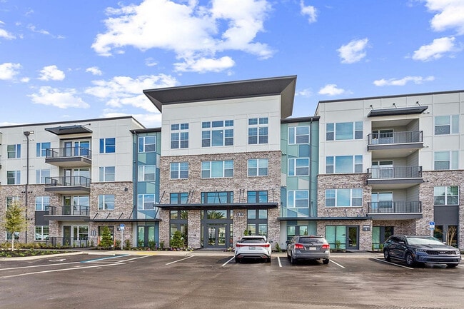 Welcome to your new home in this stylish and contemporary apartment community. - RISE Baymeadows