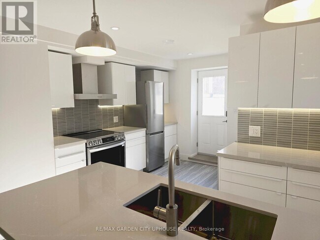 Photo - 168 Russell Ave