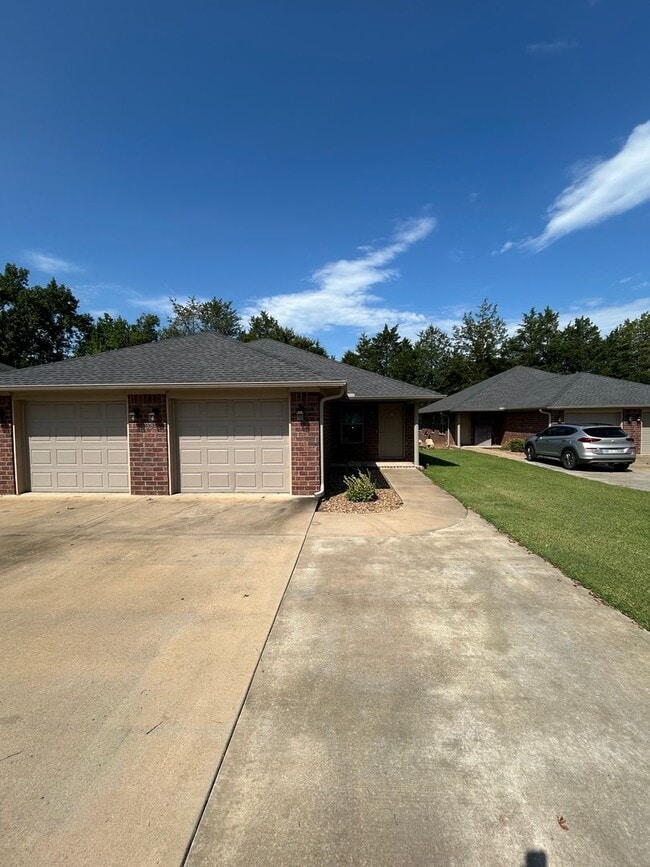 Building Photo - 103 Sequoya Dr Unit A