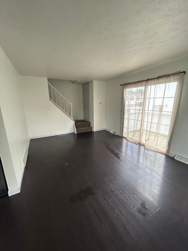 Photo - 6553 Engle Rd