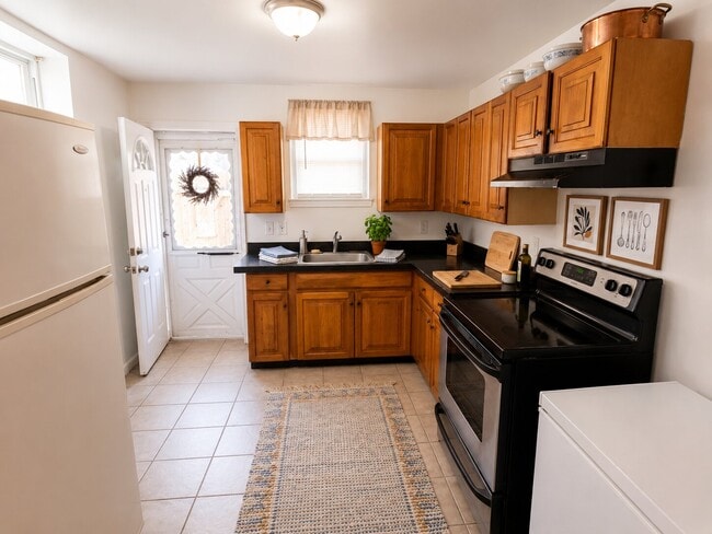 Photo - 2624 Gerritt St