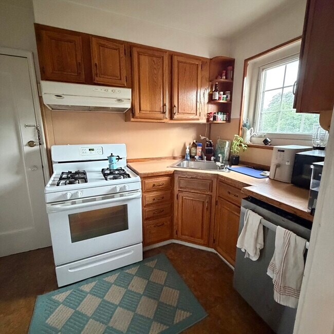 Photo - 184 Saint Paul St Unit 4