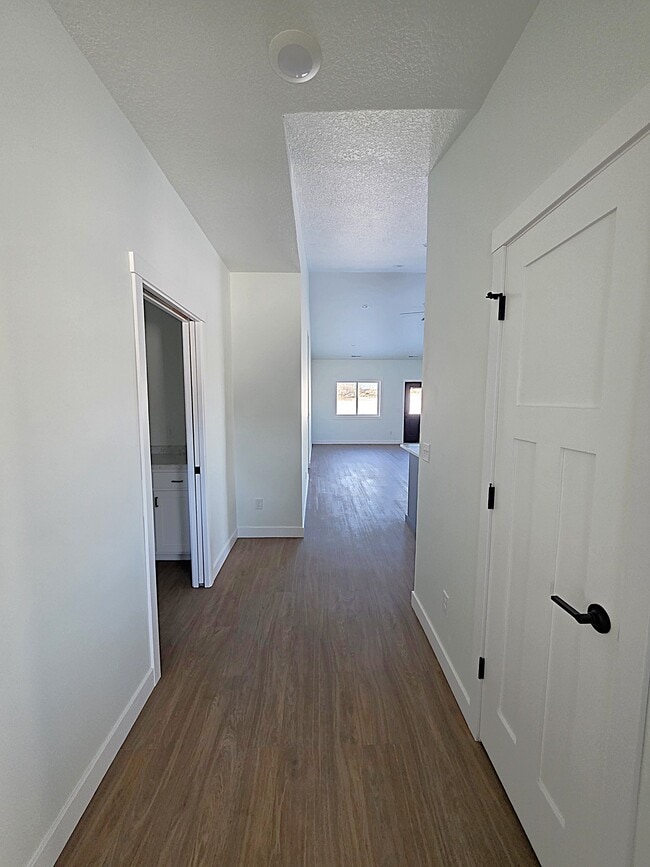 Photo - 1227 Wisteria Ln