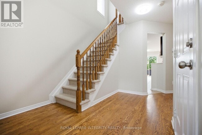 Photo - 354 Rolling Meadow Crescent