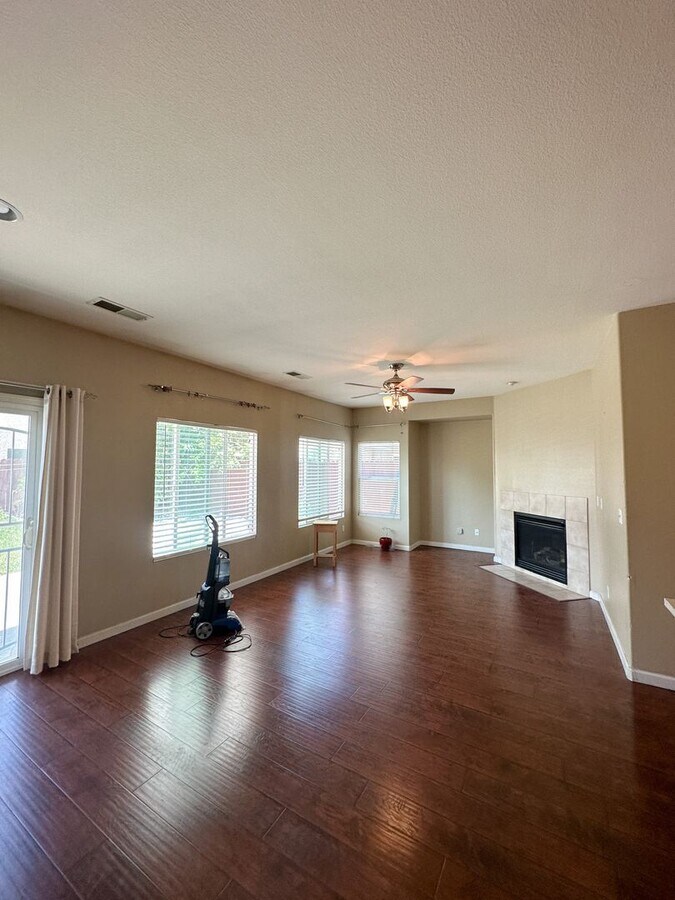 Photo - Cute As A Bug 3/2 Natomas Home (PLEASE REA...