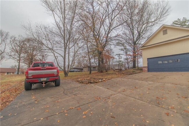 Photo - 15284 Putman Rd