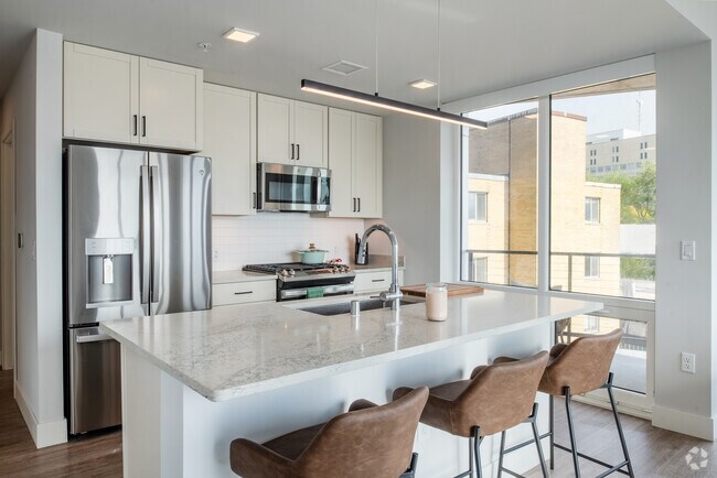 2BR, 2BA - 1092SF