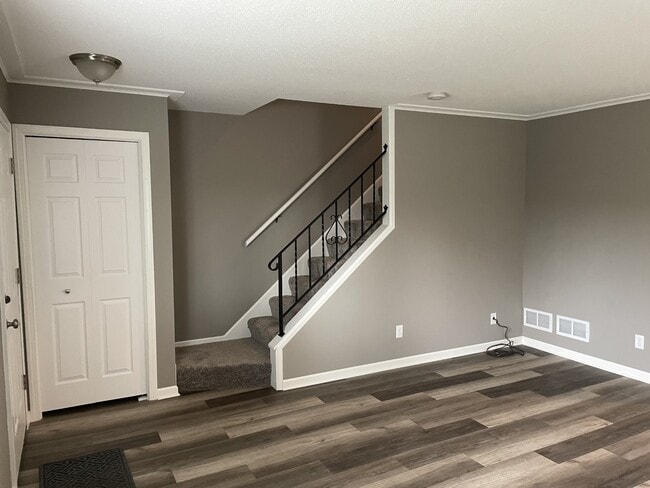 Photo - 723 Tyler St NE