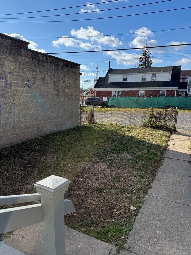 Photo - 929 Adeline St