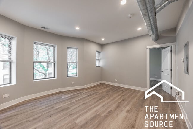 Photo - 3124 W Logan Blvd Unidad 1R