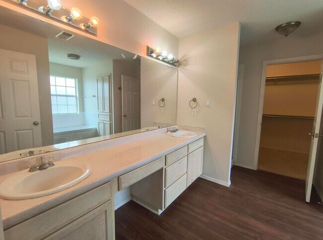 Photo - Nice and Spacious 3 bedroom, 2 bath home in Southland!