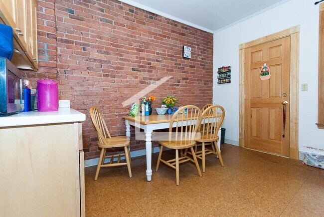 Photo - Nice, Affordable Brighton 5 Bed/2 Bath right off Beacon St for 9/1.  NO BROKER FEE!!!