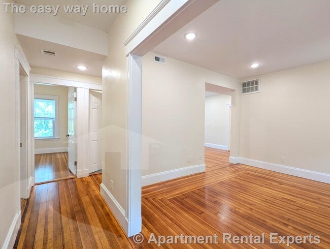 Photo - 8-10 Lowell Cir Unit #2 Unidad #2