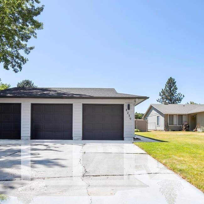 Completely Remodeled 3 Bedroom/1 Bathroom ... - Completely Remodeled 3 Bedroom/1 Bathroom ... House