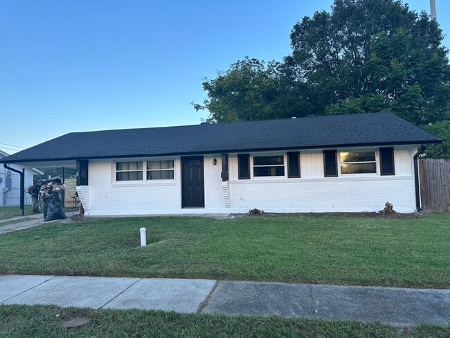 Building Photo - 1900 River Oaks Dr Rental