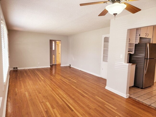 Photo - Charming Bunglow in Delaware Neighborhood Close To MSU & Mercy Hospital