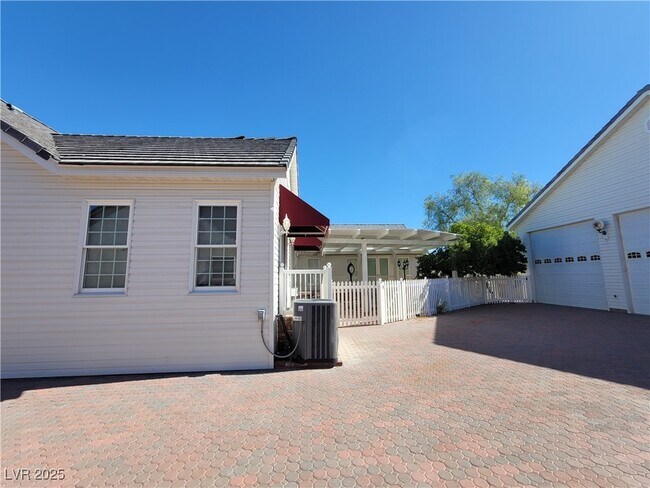 Photo - 5110 N Valadez St