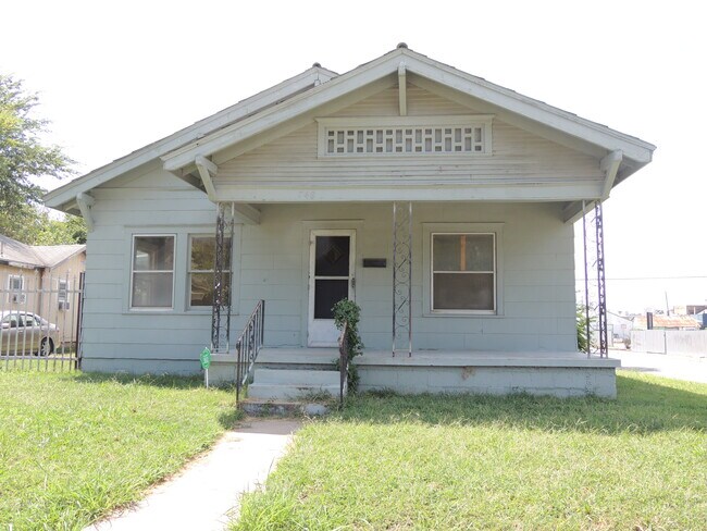 748 N Atlanta Ave