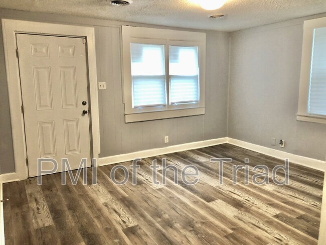 Photo - 317 Woodbury St