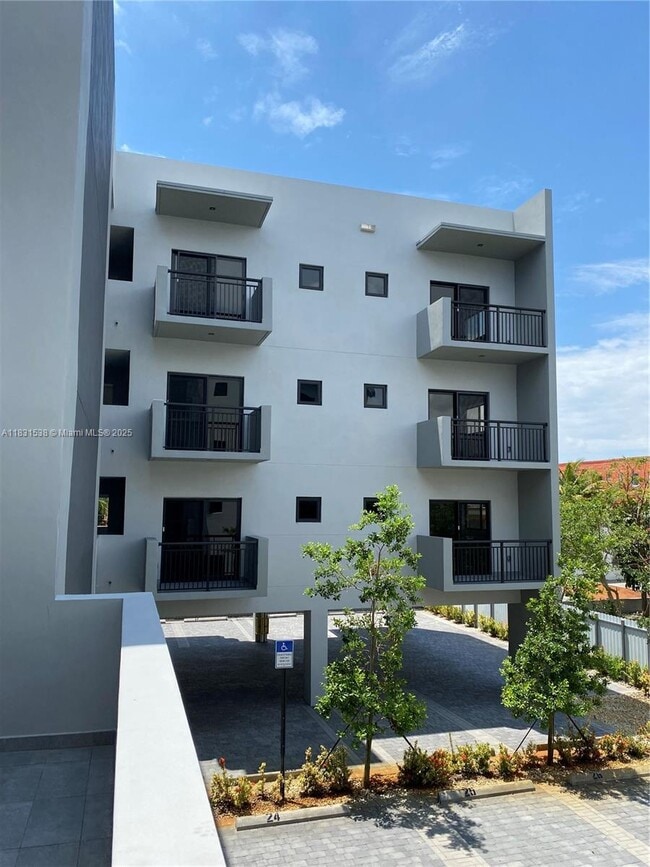 Photo - 836 SW 2nd St Unit 301