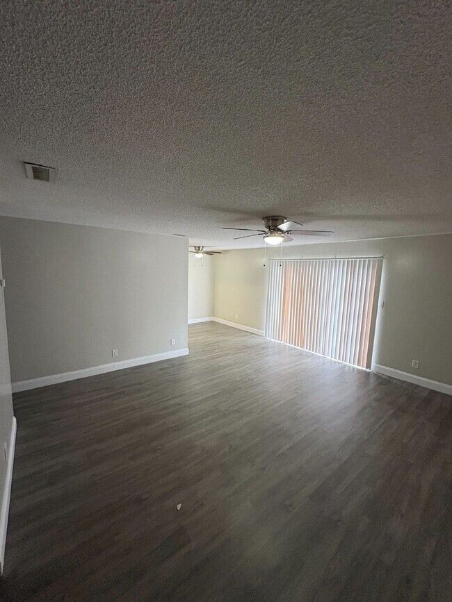Photo - Stylish Remodeled 1BR Condo with Pool & Low HOA – Ideal Winter Park Investment Unidad N-10C