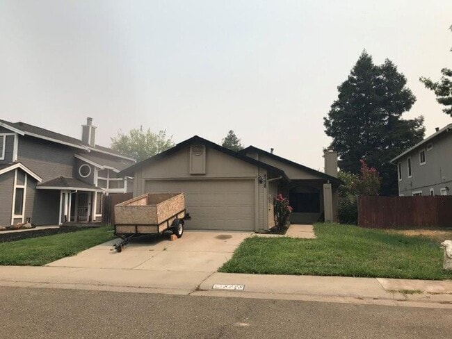 Building Photo - Great Antelope Home Located On a Court