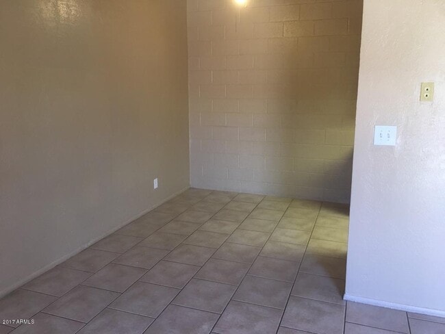 Photo - 7010 N 68th Dr Unit Apt 1