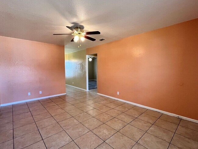 Photo - SECTION 8/HUD ACCEPTED - COMING SOON! Unidad 1007 Circle M Drive -  C