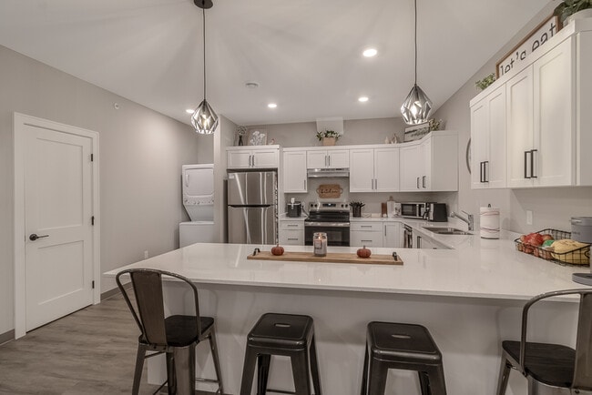 Building Photo - 1570 Stadium Ln Unit 1