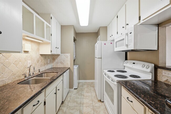 Photo - 9707 Richmond Ave Unidad 16