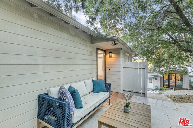 Building Photo - 3937 Kentucky Dr