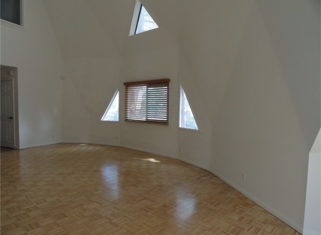 Photo - Spacious 2 story home located in West Golden Hills