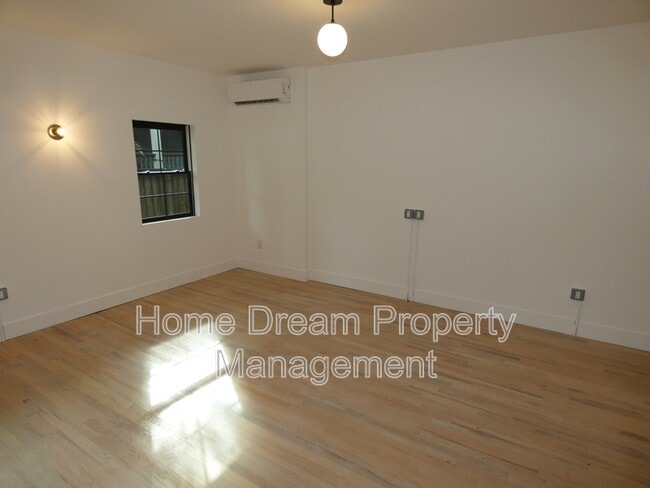 Photo - 1401 Charles St